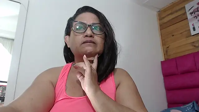 Snapshot of Katha_Marck chatting on 3, 5, 2026 Katha Marck online show from 3, 5, 2026