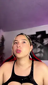 Snapshot of Irisweet_ chatting on 9, 7, 2026 Irisweet online show from 9, 7, 2026