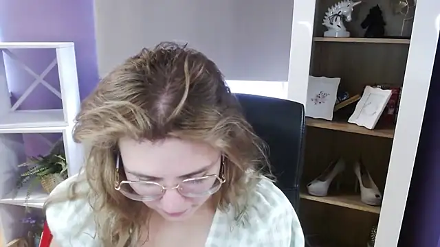 Zoey Erotic online show from 27, 3, 2026