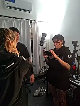 Snapshot of Elnonoykeila77 chatting on 17, 9, 2025 Elnonoykeila77 online show from 17, 9, 2025