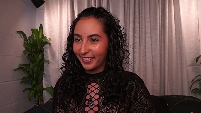 Snapshot of agatha_collins_ chatting on 20, 5, 2026 agatha collins online show from 20, 5, 2026