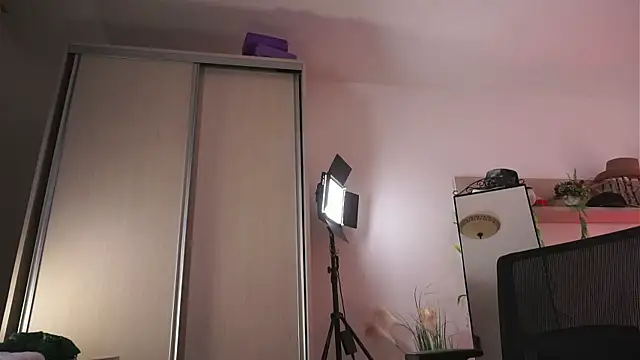 Snapshot of Amaliamour chatting on 18, 2, 2025 Amaliamour online show from 18, 2, 2025