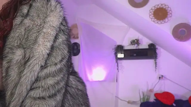 Snapshot of Amaliamour chatting on 28, 10, 2025 Amaliamour online show from 28, 10, 2025