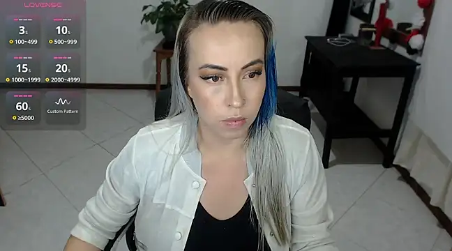 charlottezoe15 online show from 13, 3, 2025