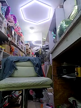 Snapshot of LunaZambrano chatting on 18, 4, 2026 LunaZambrano online show from 18, 4, 2026
