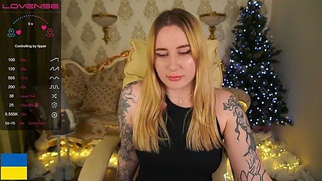 Snapshot of ArolinaNight chatting on 1, 1, 2025 ArolinaNight online show from 1, 1, 2025