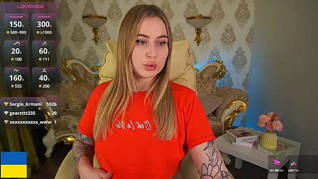 Snapshot of ArolinaNight chatting on 1, 2, 2025 ArolinaNight online show from 1, 2, 2025