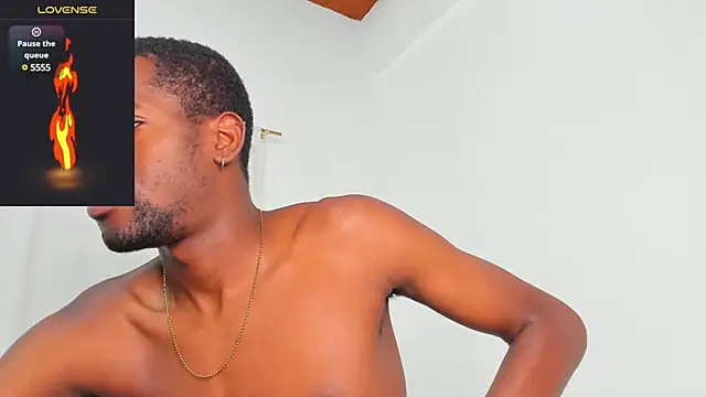 Snapshot of santi_brown chatting on 3, 2, 2025 santi brown online show from 3, 2, 2025