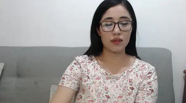 Snapshot of YummymeowW chatting on 25, 1, 2025 YummymeowW online show from 25, 1, 2025