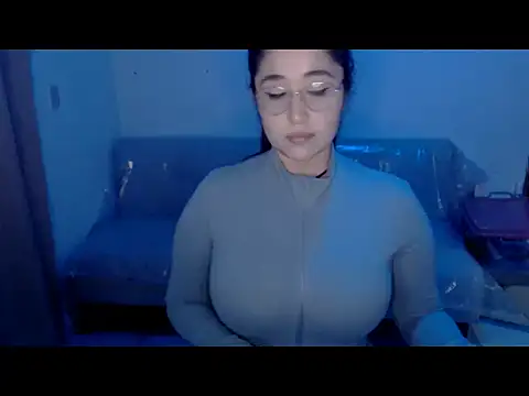 Snapshot of YummymeowW chatting on 21, 12, 2025 YummymeowW online show from 21, 12, 2025