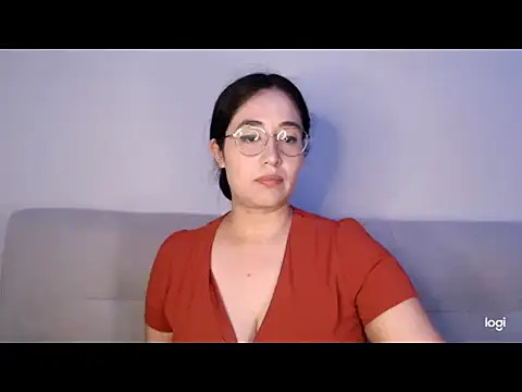 Snapshot of YummymeowW chatting on 5, 7, 2026 YummymeowW online show from 5, 7, 2026