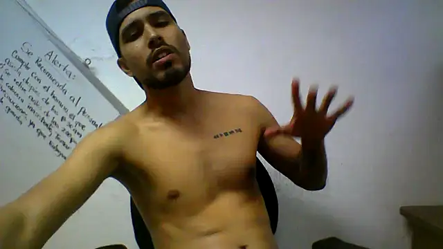 Snapshot of robinson183 chatting on 16, 7, 2026 robinson183 online show from 16, 7, 2026