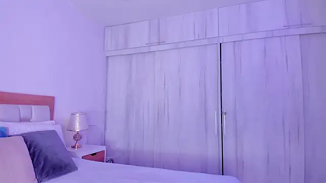 mia hank online show from 31, 10, 2025