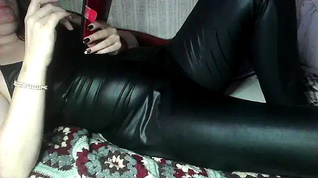 Alma Evelynne online show from 17, 12, 2025