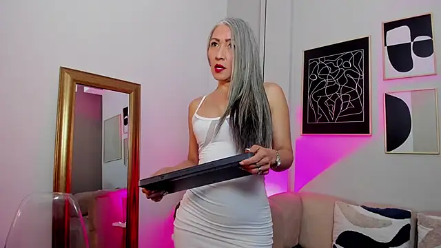  Nicoletteshea  online show from 8, 4, 2026