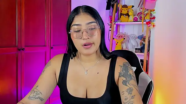 eymy-hadid online show from 4, 12, 2025