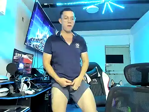 Snapshot of davinalhot chatting on 13, 4, 2026 davinalhot online show from 13, 4, 2026