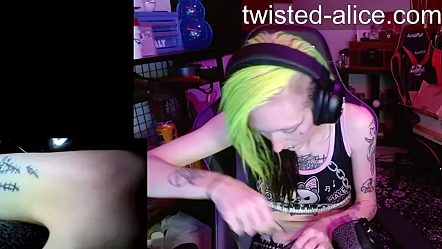 alicewonder09 online show from 12, 4, 2026