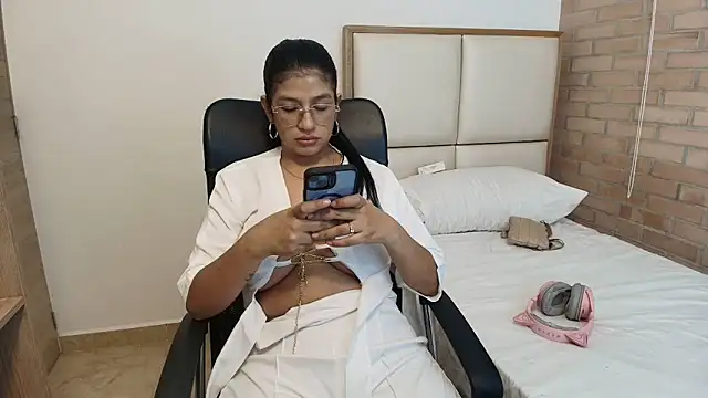 Snapshot of sara2520 chatting on 19, 4, 2026 sara2520 online show from 19, 4, 2026