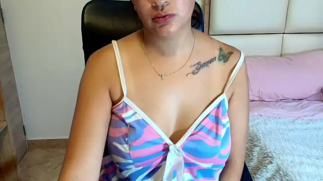 Snapshot of sara2520 chatting on 4, 5, 2026 sara2520 online show from 4, 5, 2026