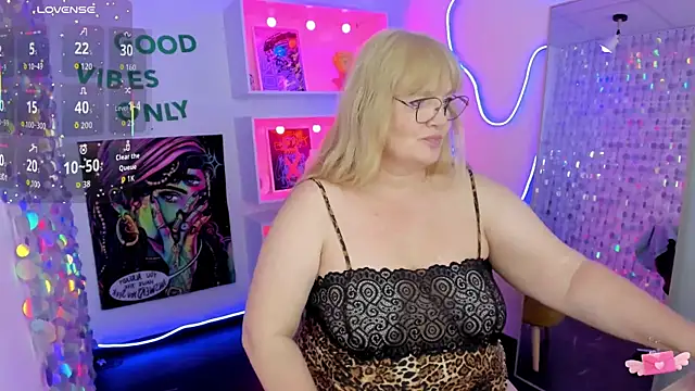 Snapshot of NicoleKind chatting on 15, 7, 2026 NicoleKind online show from 15, 7, 2026