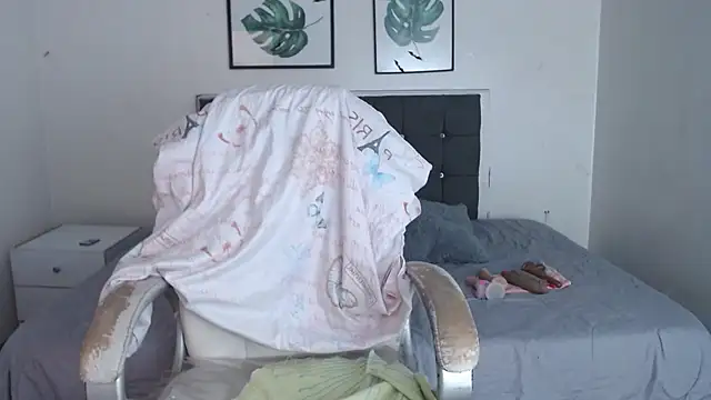 selena yourmilf online show from 5, 2, 2026