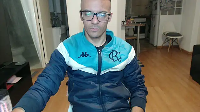 Snapshot of guachin_hunk chatting on 6, 5, 2026 guachin hunk online show from 6, 5, 2026