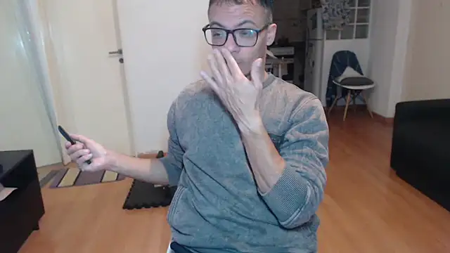 Snapshot of guachin_hunk chatting on 3, 6, 2026 guachin hunk online show from 3, 6, 2026