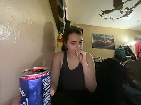 Snapshot of Snowbunnycake_131 chatting on 7, 7, 2026 Snowbunnycake 131 online show from 7, 7, 2026