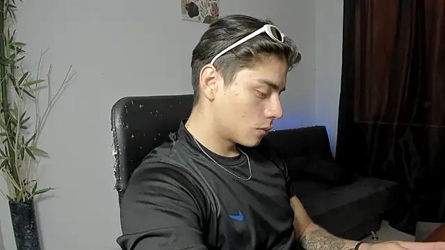 Giordano Russo online show from 10, 12, 2024