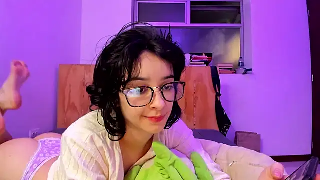  Lunnaa  online show from 1, 1, 2025