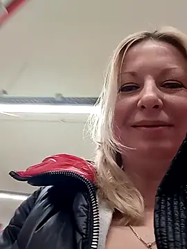Arina smiles online show from 2, 2, 2025