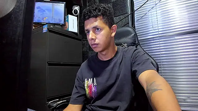 Snapshot of boy_bigcock24cm chatting on 27, 6, 2026 boy bigcock24cm online show from 27, 6, 2026