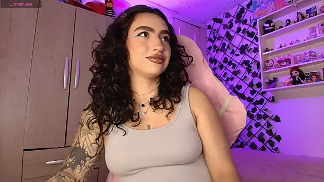 Snapshot of valenor_ chatting on 3, 6, 2026 valenor online show from 3, 6, 2026