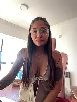 LunaXuan online show from 19, 1, 2025