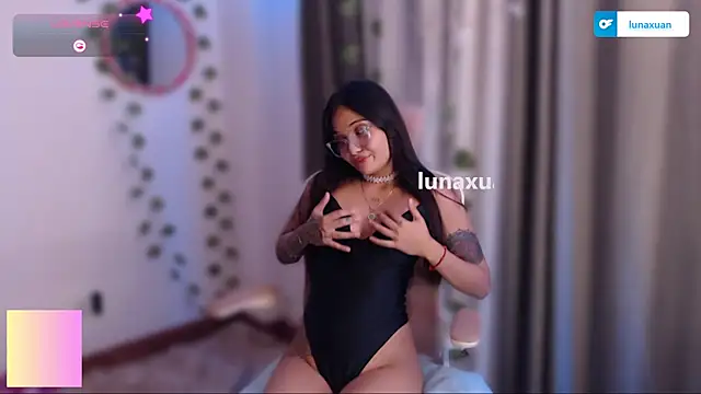 LunaXuan online show from 22, 3, 2025