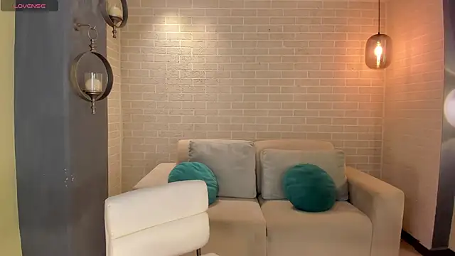 NiaHolland online show from 25, 10, 2025