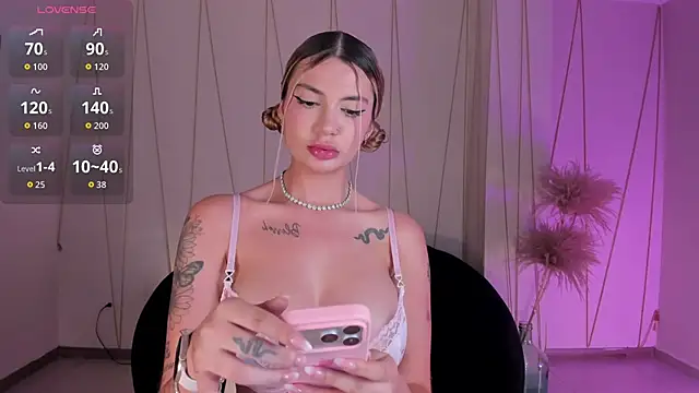 NiaHolland online show from 22, 11, 2025