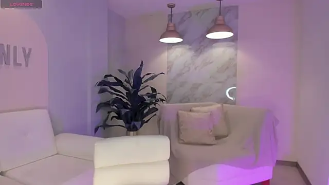 Snapshot of NiaHolland chatting on 14, 12, 2025 NiaHolland online show from 14, 12, 2025