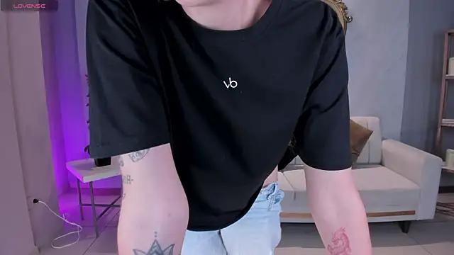 Snapshot of NiaHolland chatting on 16, 12, 2025 NiaHolland online show from 16, 12, 2025