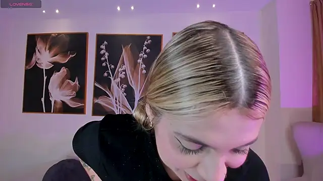 Snapshot of NiaHolland chatting on 1, 2, 2026 NiaHolland online show from 1, 2, 2026