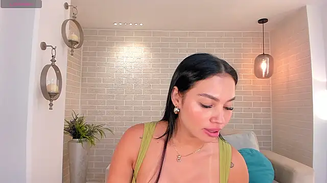 Snapshot of MollyJones_ chatting on 7, 5, 2026 MollyJones online show from 7, 5, 2026