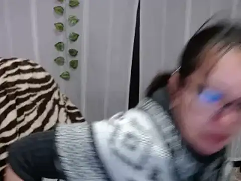 Sonialorens  online show from 8, 2, 2025