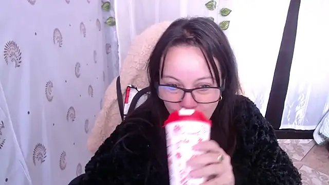 Sonialorens  online show from 15, 2, 2025