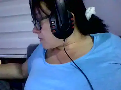 Sonialorens  online show from 16, 2, 2025