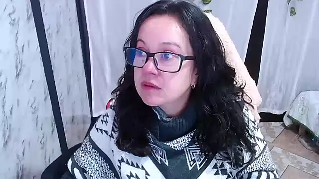 Sonialorens  online show from 7, 3, 2025