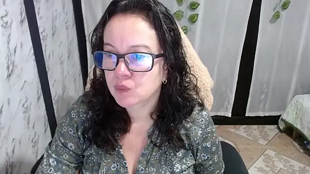 Sonialorens  online show from 14, 3, 2025