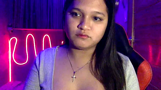 Snapshot of EmpressYna chatting on 21, 10, 2025 EmpressYna online show from 21, 10, 2025