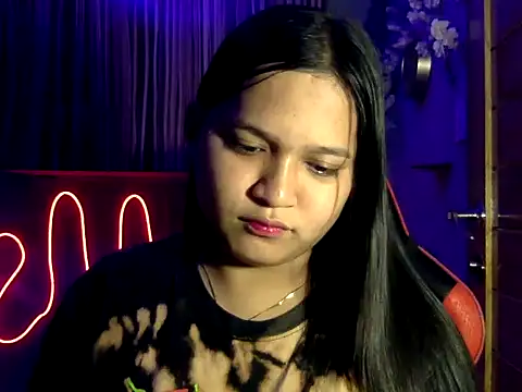 Snapshot of EmpressYna chatting on 4, 11, 2025 EmpressYna online show from 4, 11, 2025