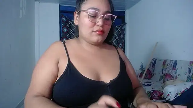 Snapshot of sirena_15 chatting on 6, 2, 2026 sirena 15 online show from 6, 2, 2026